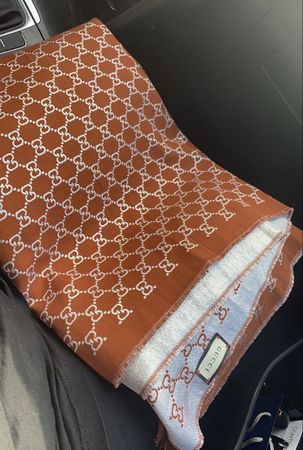 Écharpe Gucci monogramme couleur marron