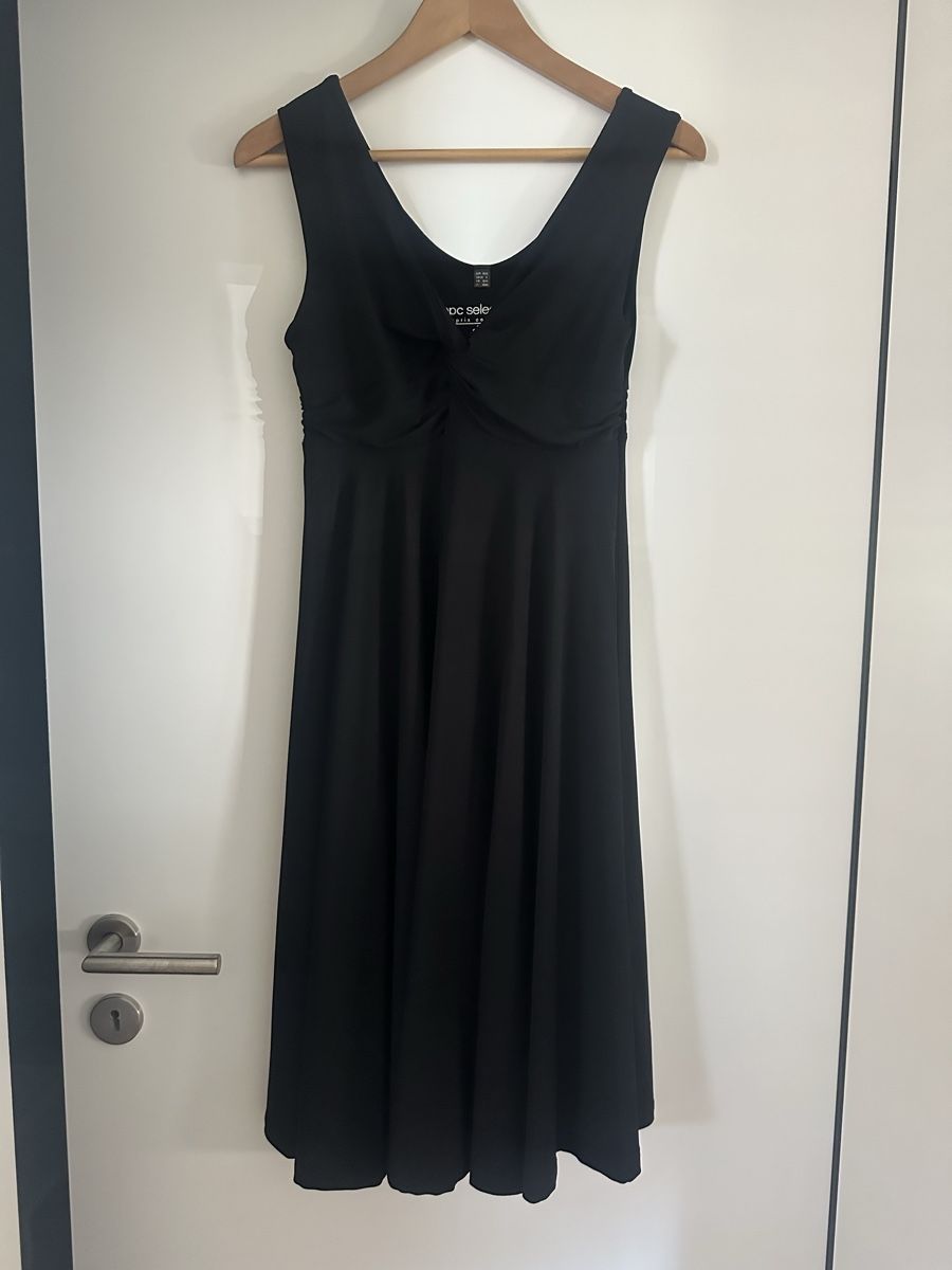 Vestiti: schwarzes Kleid – Usato da Brütten venduto da Estuenggi