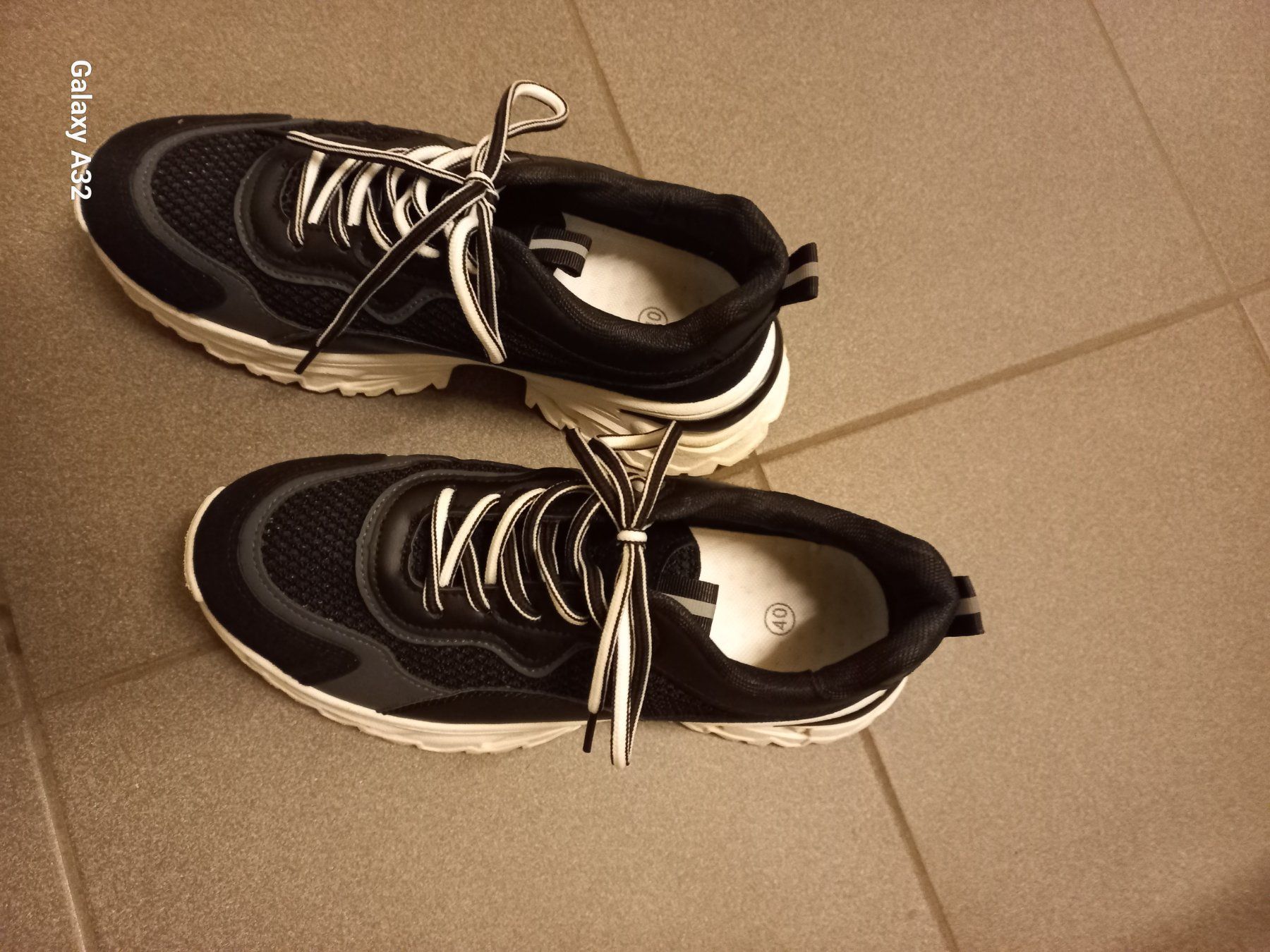 Scarpe da donna: Trendiger Sneaker Gr. 40 – Usato da Studen SZ venduto da Koller2525 1