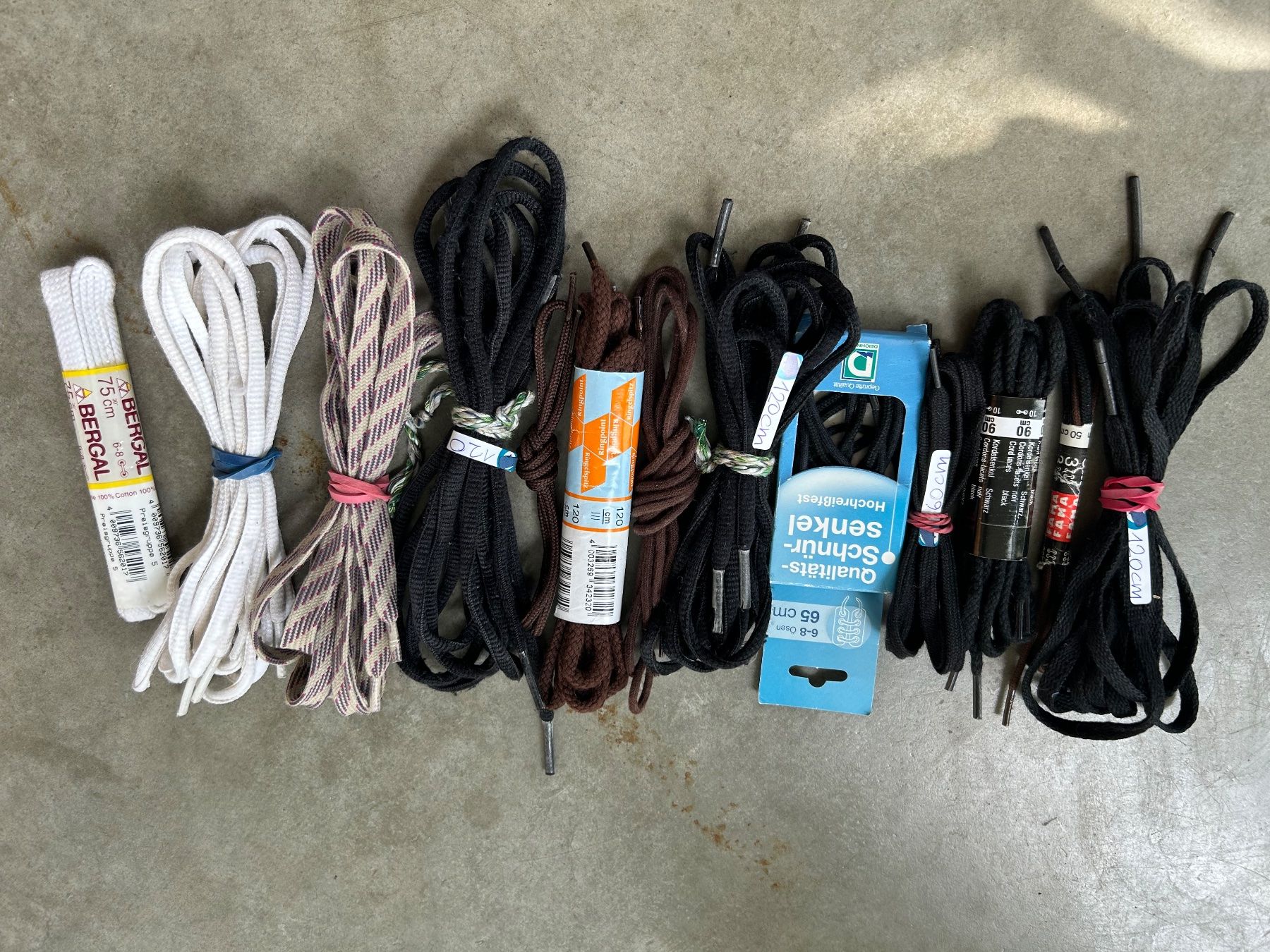 Altro in  Abbigliamento & Accessori: Schnürsenkel Paket – Nuovo (secondo la descrizione) da Ittigen venduto da labrador35