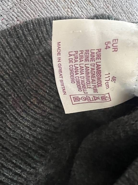 Pullover & Sweatshirts: Pullover 100% Lamm Wolle c.a Grösse S Alan Pain – Gebraucht aus Pratteln von Luxus.Fee 1