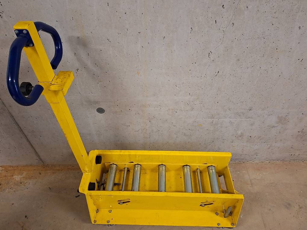 Macchine per carico, silaggio e trasporto: Rollenbahn Handwagen Trolley Lagerwagen – Usato da Tagelswangen venduto da her_vhc2