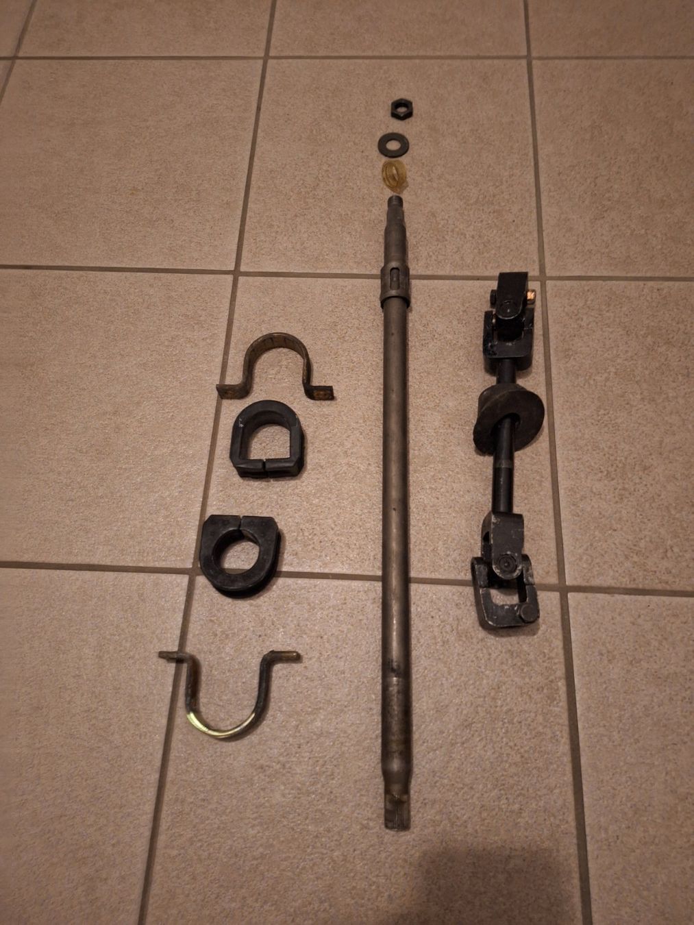 VW Tutti pezzi di ricambio auto: VW Golf 1 und Cabrio 1.8 L Lenkunsteile – Usato da Marbach LU venduto da seven014