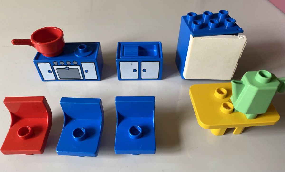 Lego Spielzeuge: Lego Puppenhaus und Möbel – Neu (gemäss Beschreibung) aus Rabius von nel_5rvc 4