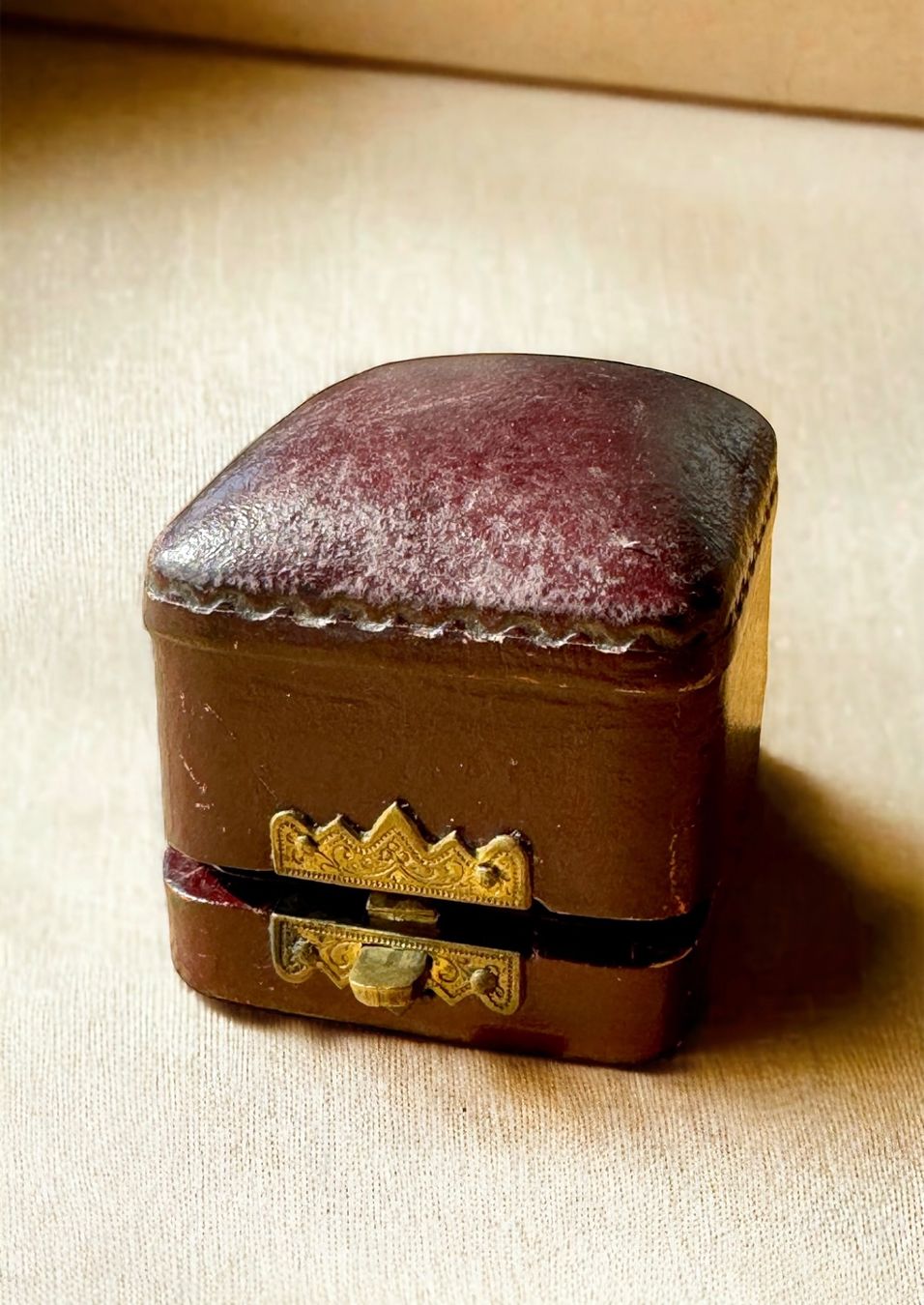 Portagioie: Bordeaux Ring Box - Ring Etui antik – Usato da Embrach venduto da estzeh1 2