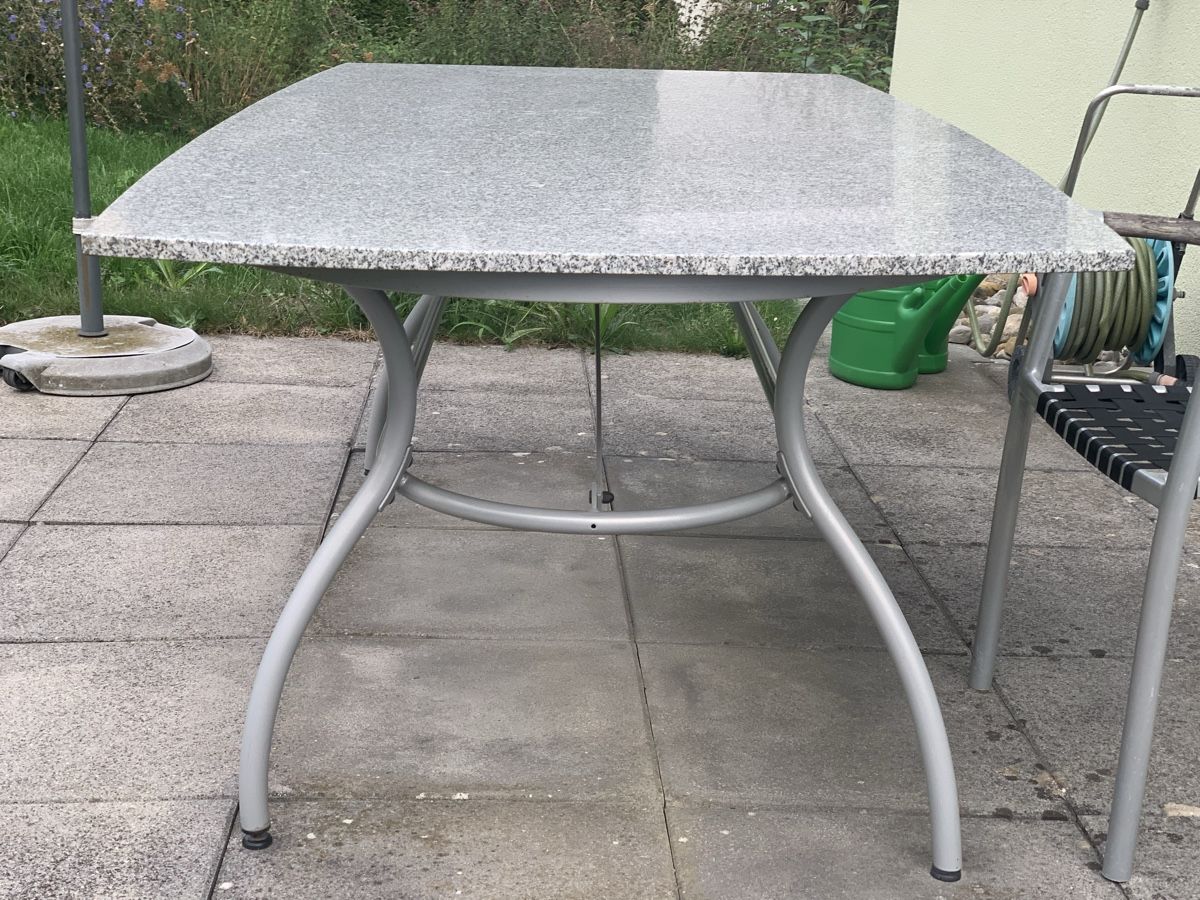 Tische: Gartentisch Granitplatte – Gebraucht aus Herisau von the_2fns 1