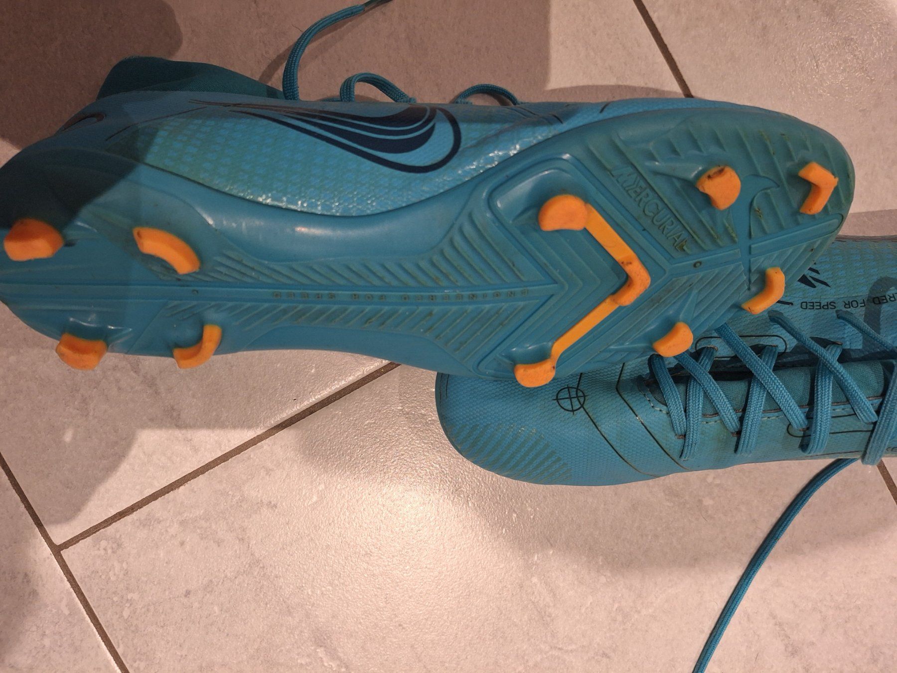 Nike Chaussures hommes: Fussballschuhe Gr 44 – D'occasion à Wegenstetten par mcfly321 1
