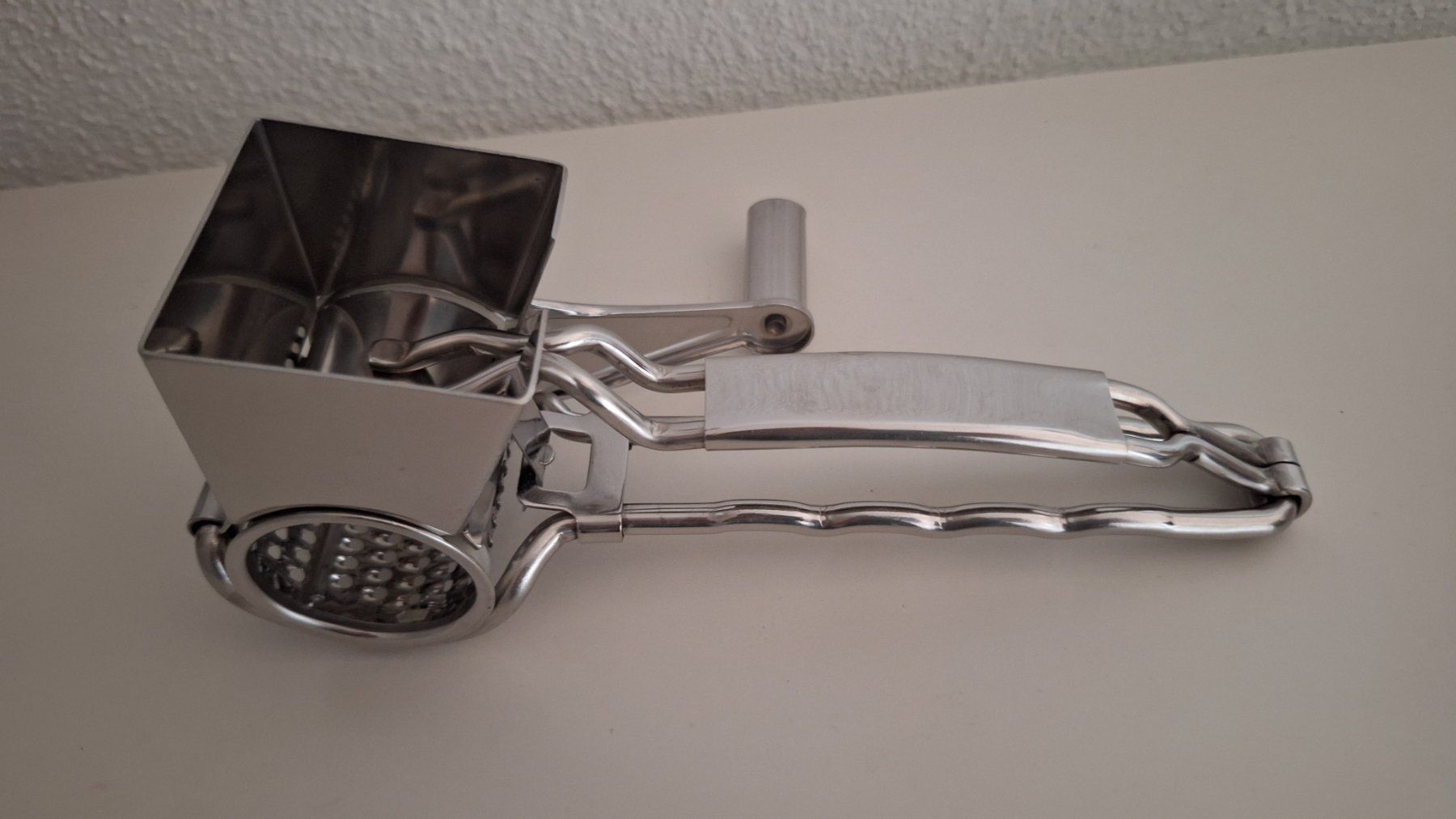 Küchengeräte: Hand Käsereibe robust – Gebraucht aus Thunstetten von Oberaargau77