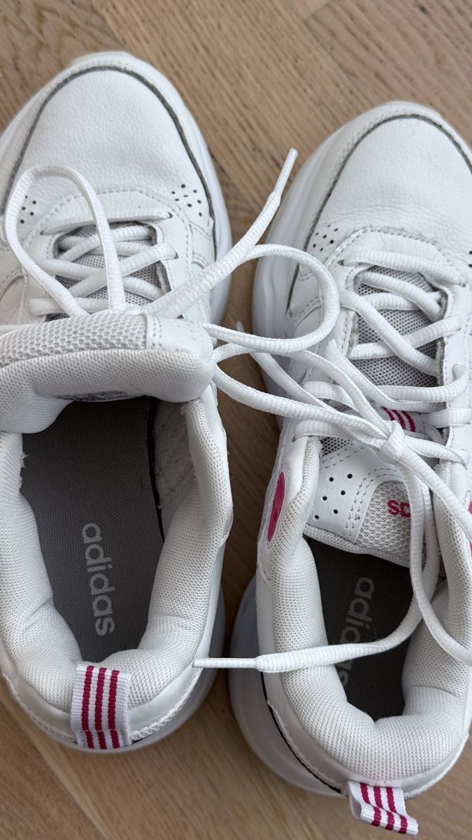 Adidas Scarpe da donna: Baskets Adidas Strutter, blanc et noir, taille 38 FR – Usato da Cham venduto da Ezhdoll 5