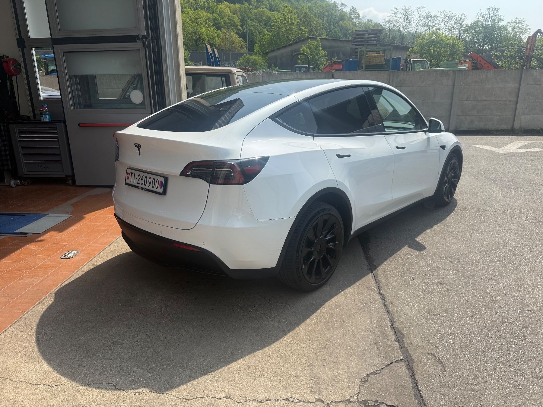 Tesla Automobili: Tesla Model Y Dual Motor Long Range 09.2022 – Usato da Riva San Vitale venduto da tft96 1