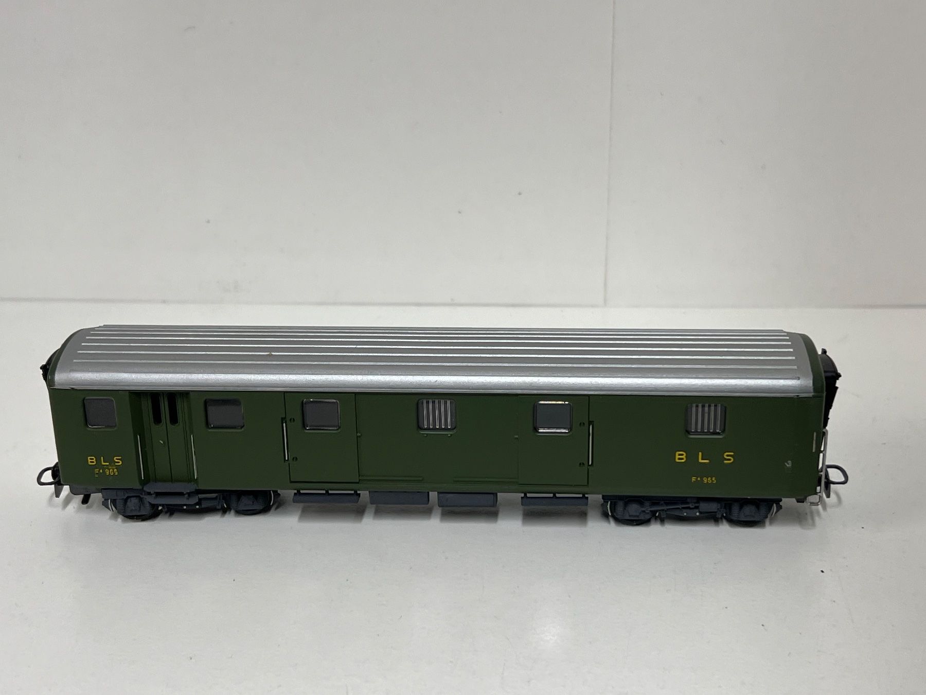 Kleinbahn Modellini di ferrovie: KLEINBAHN Gepäckwagen  BLS  H0 DC – Usato da Neuenhof venduto da ludovicco 1