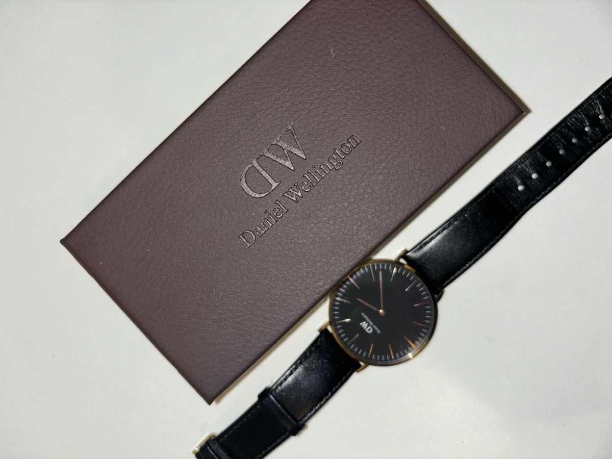 Daniel Wellington Orologi: Montre Daniel Wellington noire / dorée – Nuovo (secondo la descrizione) da Chêne-Bougeries venduto da sor_9rzp 1