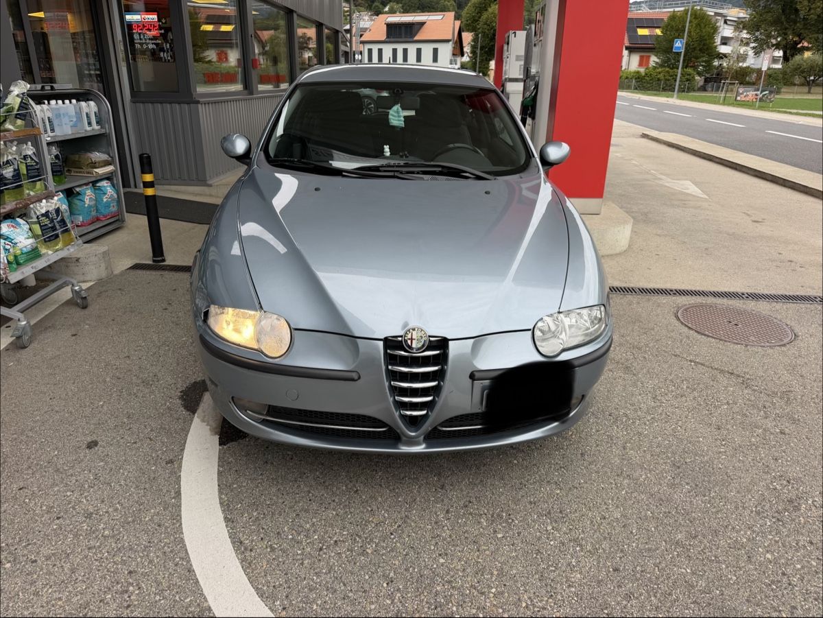 Alfa Romeo Automobili: Alfa 147 1.6 – Usato da Villiers venduto da italiano0110