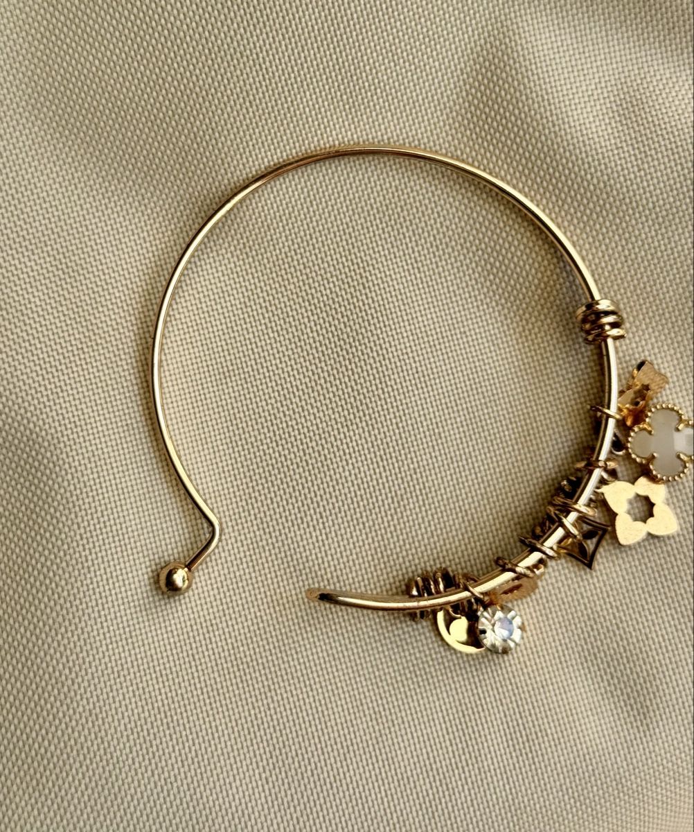 Bracciali & Braccialetti: ✨Modischer Armreif mit Anhängern ✨ – Usato da zürich venduto da Bailey17 5