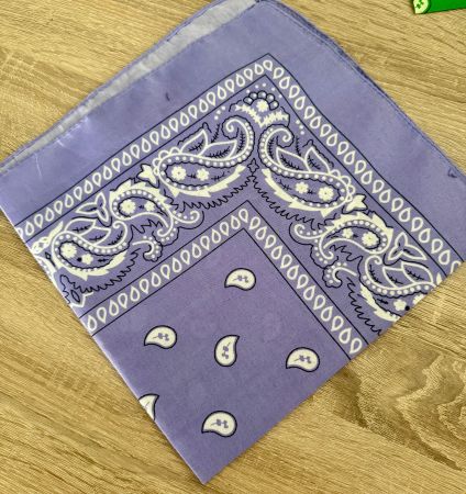 BANDANA MIT PAISLEY  PRINT, LILA NEU