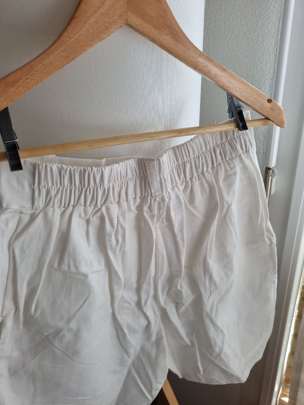 Pantalons: White Shorts High Waist – Neuf avec emballage d'origine à Aigle par Smagbrelle18 4
