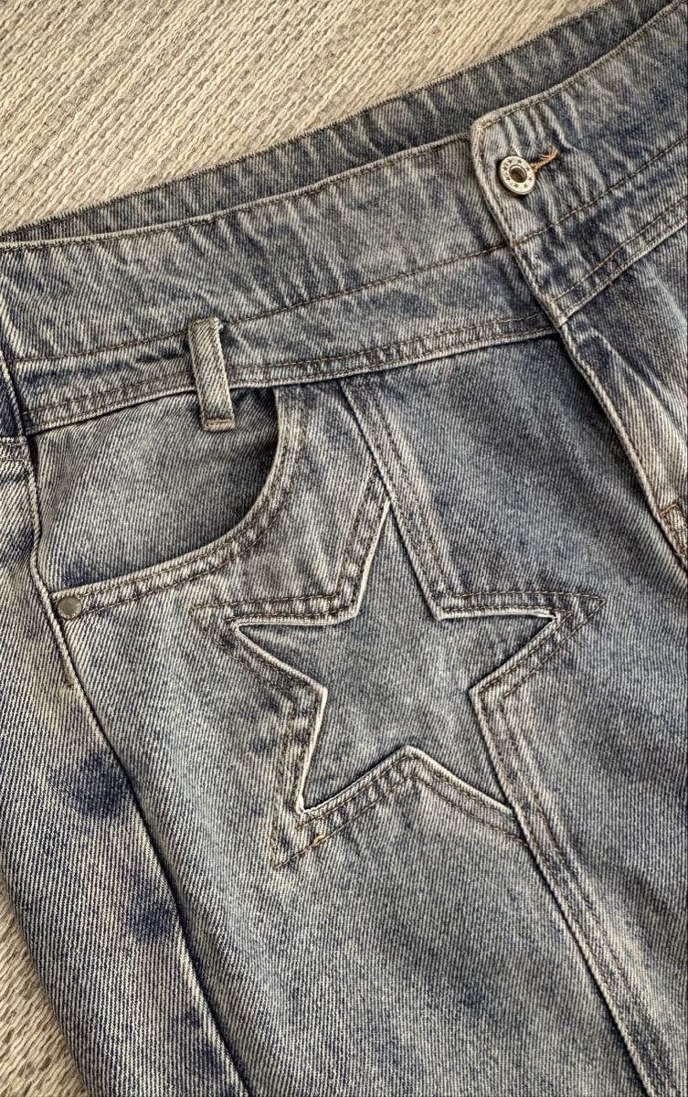 Jeans: Helle Jeans mit Sternen – Gebraucht aus Laufenburg von emi_fnw9 3