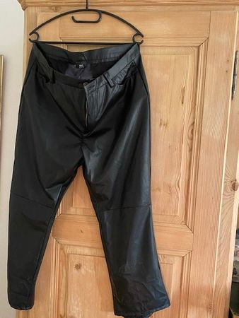 Kunstlederhose schwarz gr. 44 Hosenlänge Schritt 64 cm