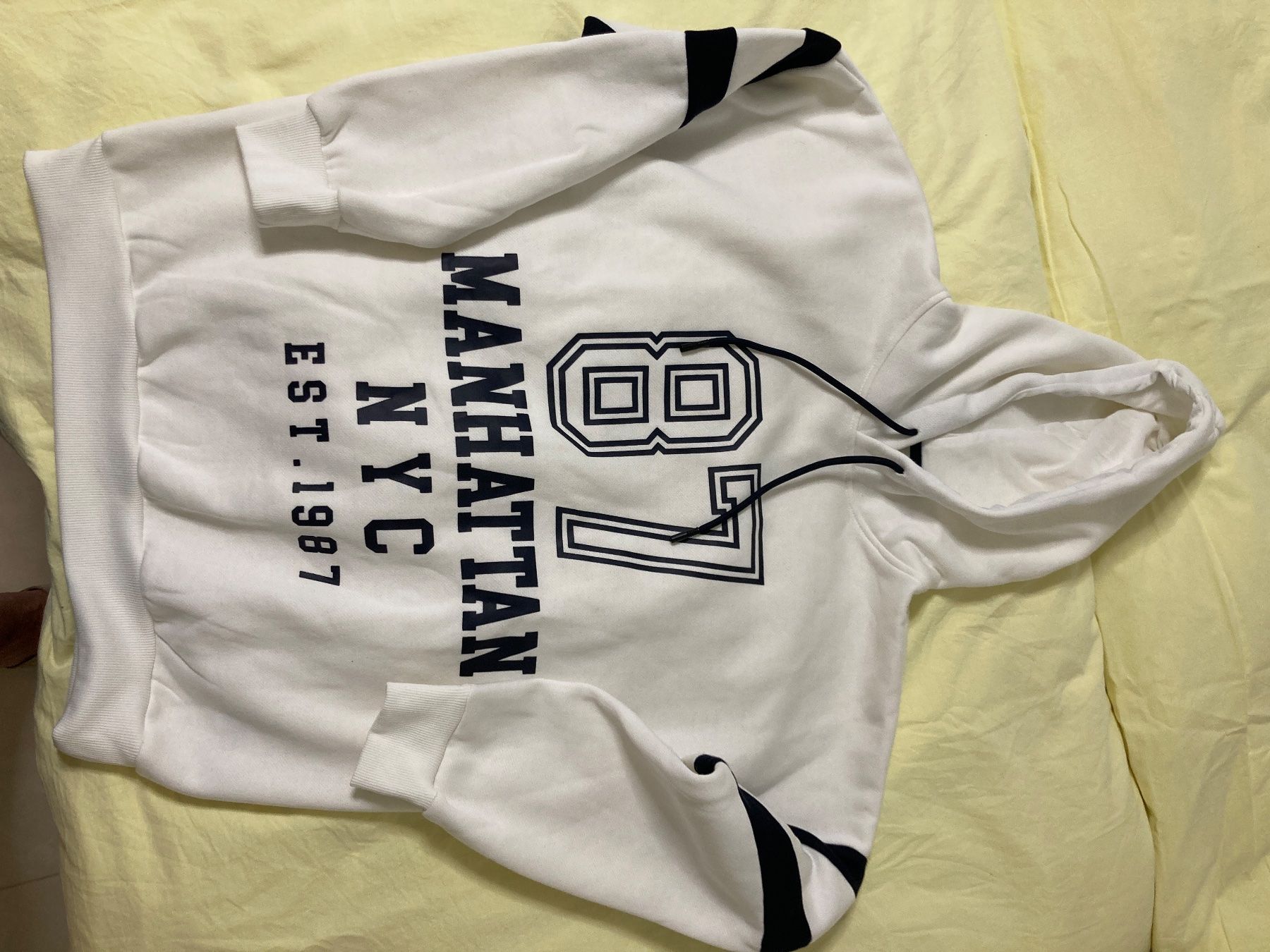 Pullover & Sweatshirts: Pullover Manhattan NYC Est. 1987 Weiss Grösse S Top Zusta... – Gebraucht aus Oberhasli von IsmailRammal
