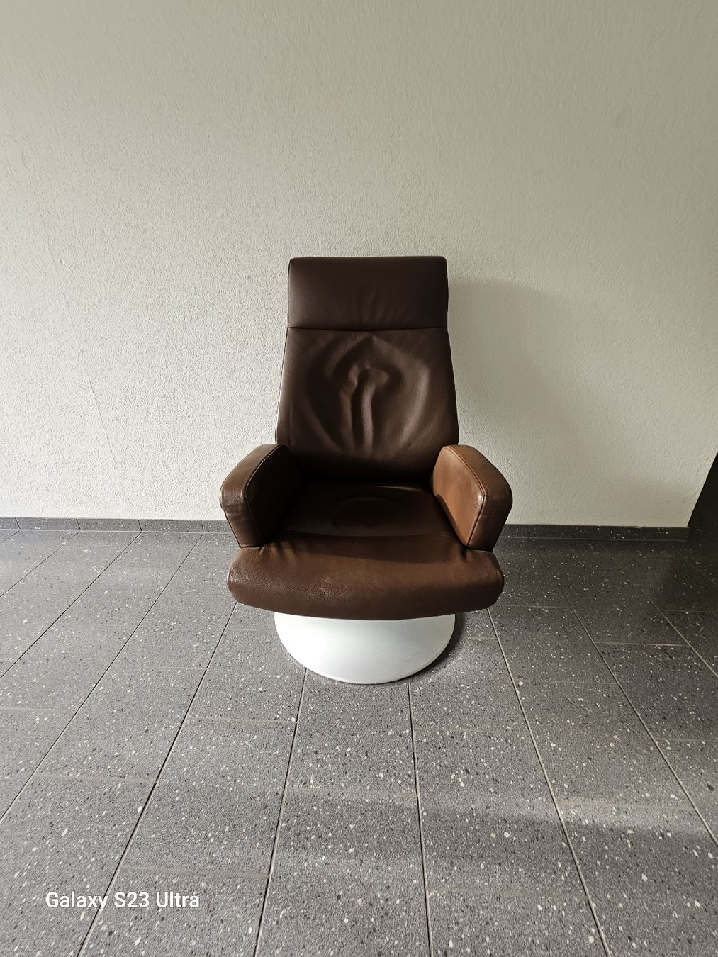 Poltrone: Brauner Leder Sessel mit Drehfuss – Usato da Zürich venduto da Troval84 6