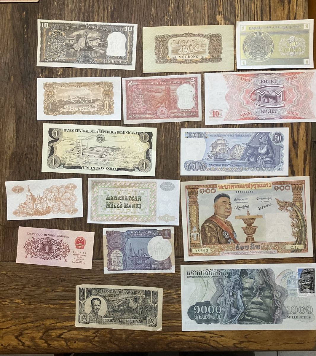 Billets de banque: Lot de billets de banque internationaux divers – D'occasion à Puidoux par lemacos