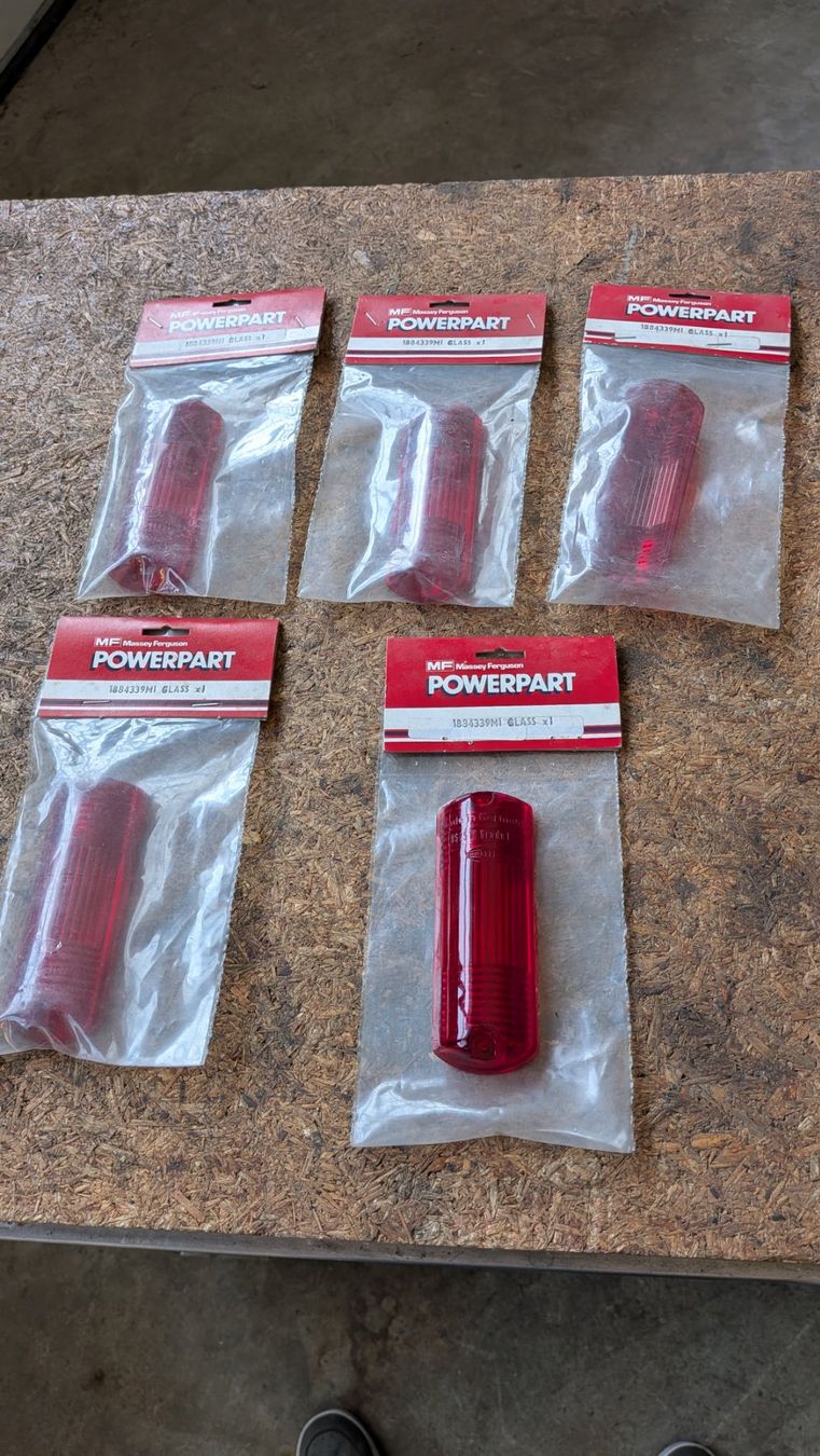 Accessori per altri veicoli: Massey Ferguson Rückleuchten-Gläser – Nuovo (secondo la descrizione) da Wilen (Gottshaus) venduto da mahi87