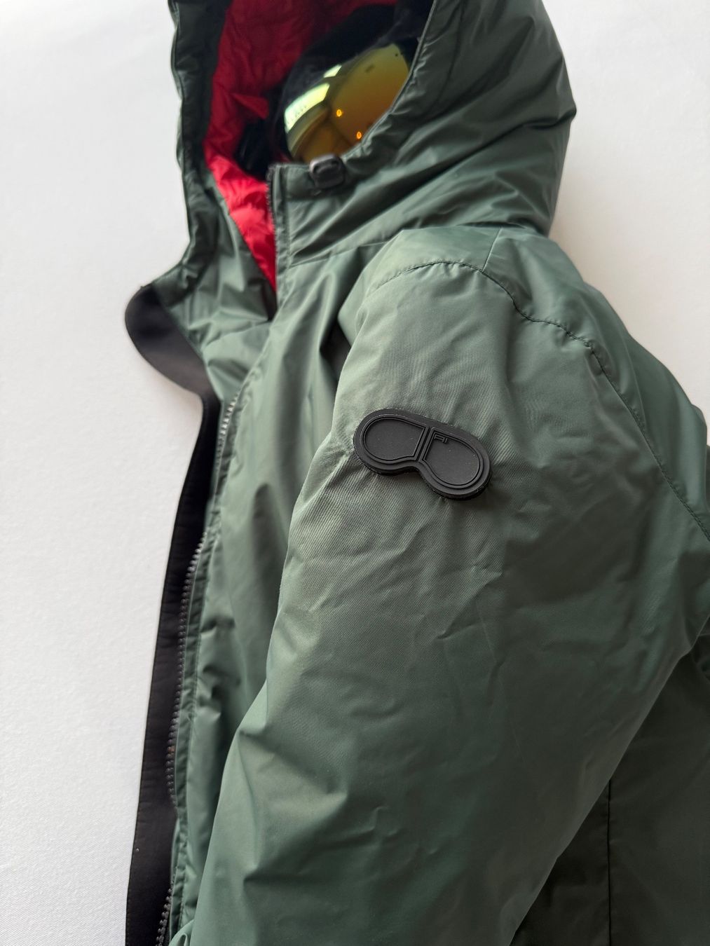 Giacche & Cappotti: Winterjacke mit Kapuze, Top Zustand – Usato da Küsnacht ZH venduto da ch_schweiz 1