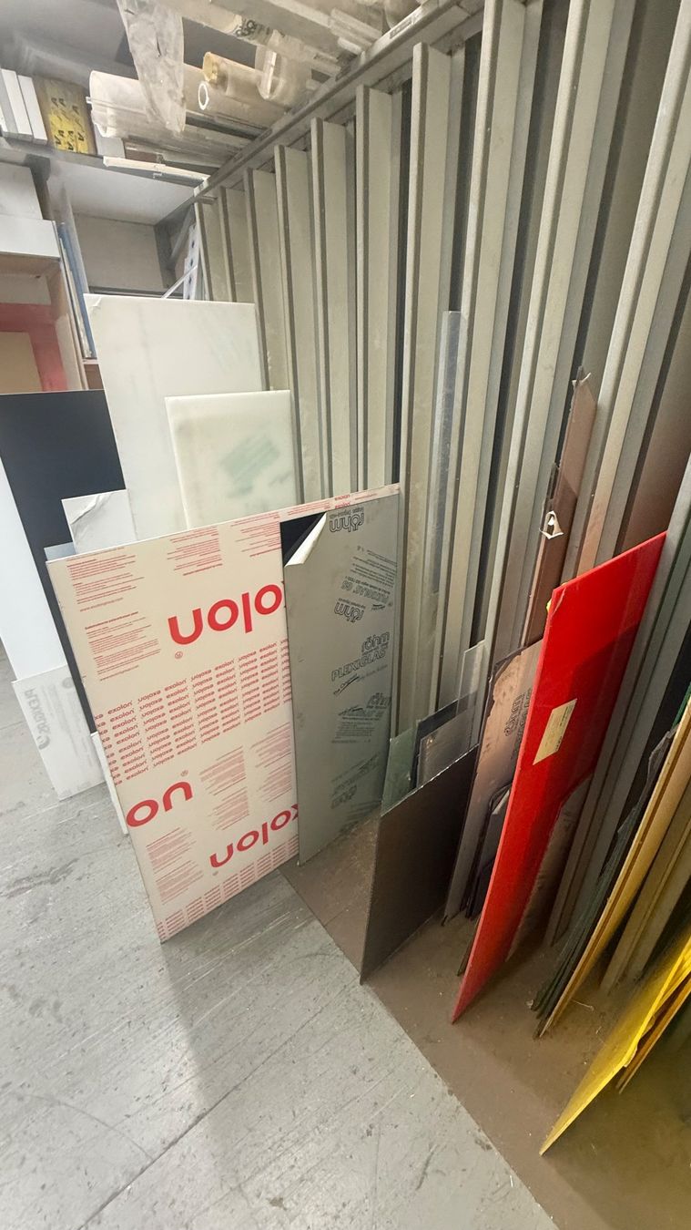 Piatti di portata: Auflösung Werkstatt Plexiglas – Usato da Aedermannsdorf venduto da sam_9kng 1