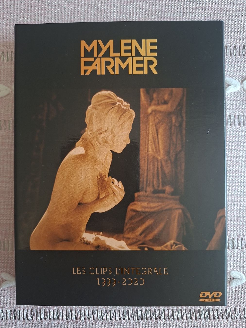 Tutti i DVDs: Clips intégrale Mylene Farmer 1999-2020 – Nuovo (secondo la descrizione) da Bassecourt venduto da sma_qdd2