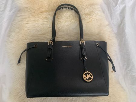 Michael Kors Voyager Handtasche, schwarz