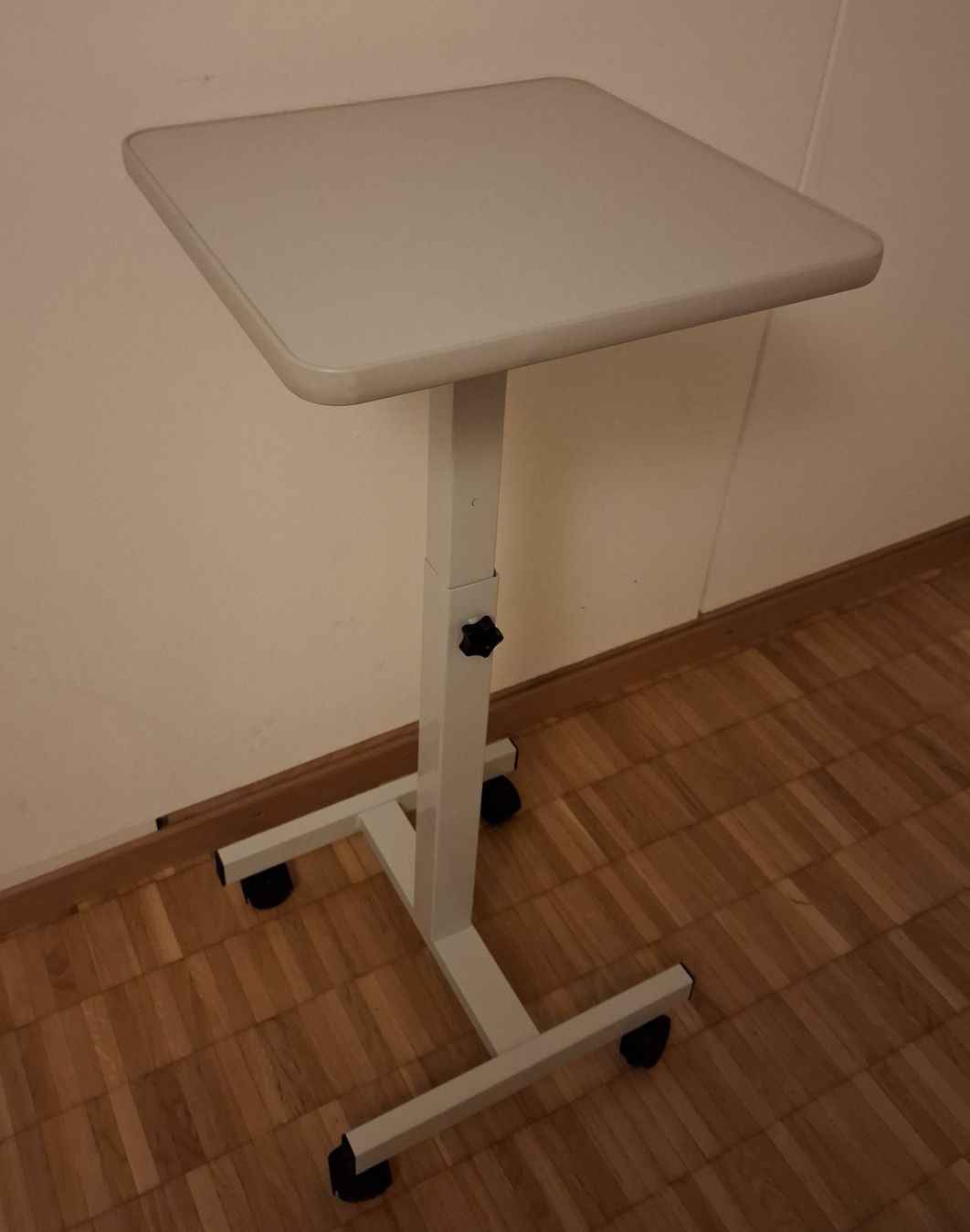 Tavoli: Beamer-Tisch / Büro-Beistelltisch – Usato da Bottmingen venduto da Tomena0214 3