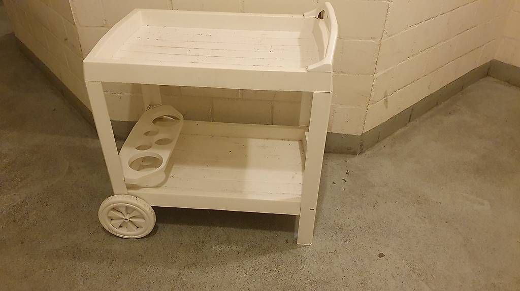 Carrelli di servizio: Servierwagen Grillwagen mit Flaschenhalter, weiß – Usato da Basel venduto da Ringe1