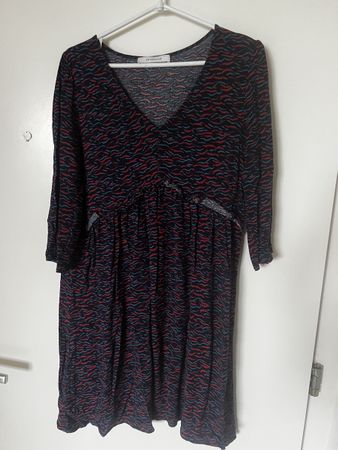 Promod Kleid, Gr. 40, gemustert, V-Ausschnitt