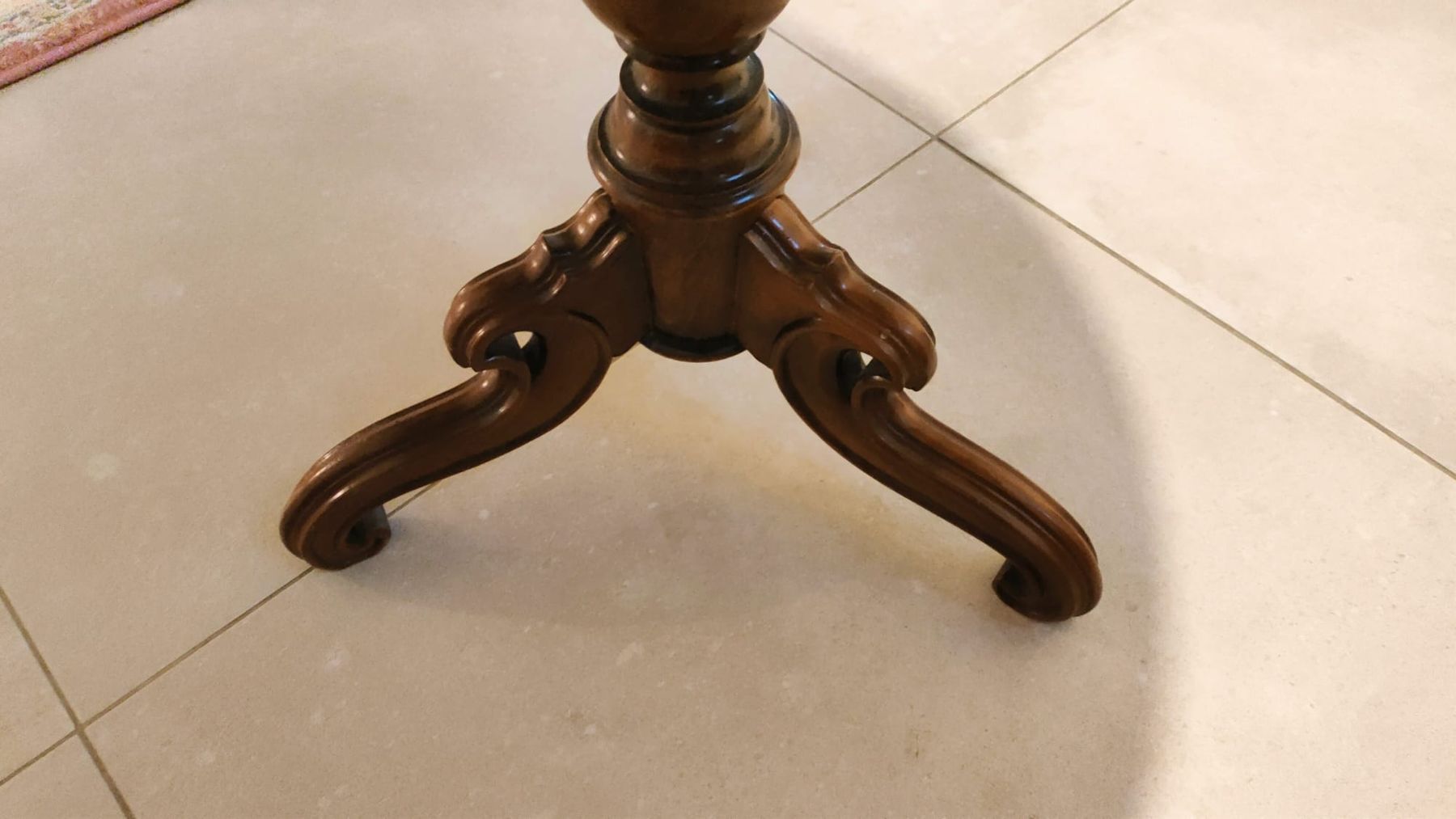 Tavoli: Tisch - Durchmesser 66cm - Dicke 2.8cm  67cm hoch – Usato da Mattwil venduto da FamilieG. 7