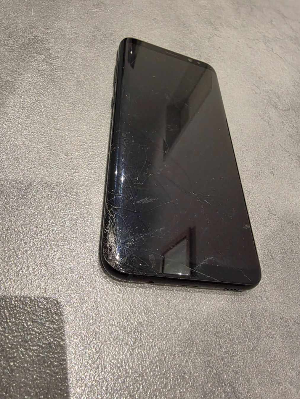 Samsung Telefoni cellulari / Smartphones: Samsung S8+  mit Glasschaden – Usato da Märwil venduto da Heubi76 1