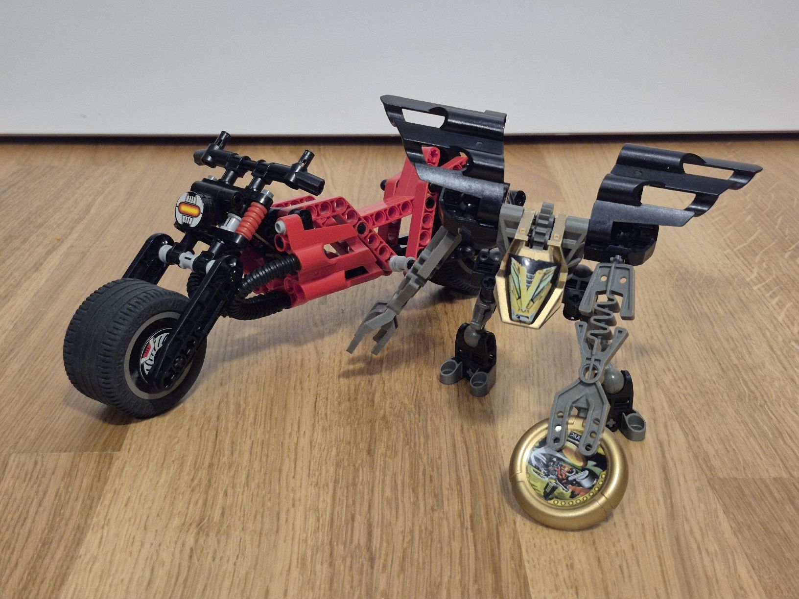 Lego Spielzeuge: LEGO Technic 8520 Millennium Slizer, 100% – Gebraucht aus Rafz von alx_9ch2