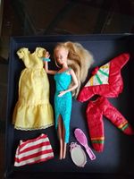 poupée Barbie avec habits et accessoires