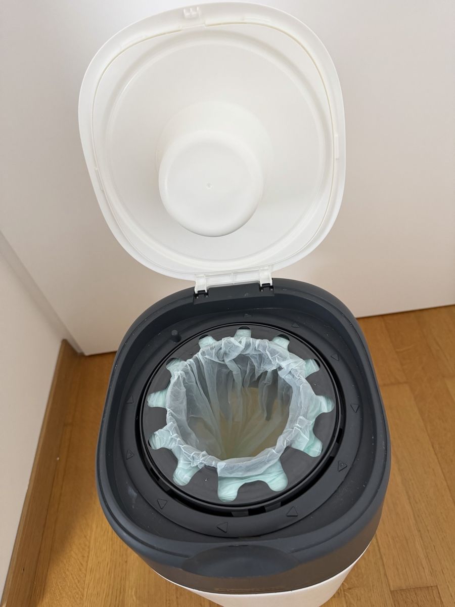 Tommee Tippee Cestini per rifiuti: Tommee Tippee twist and click nappy bin – Usato da Thalwil venduto da jen_vk22 1