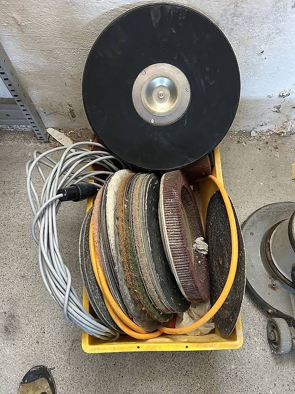 Toutes les machines: Bodenpoliermaschine – D'occasion à Dietschwil par cyr_ln56 1