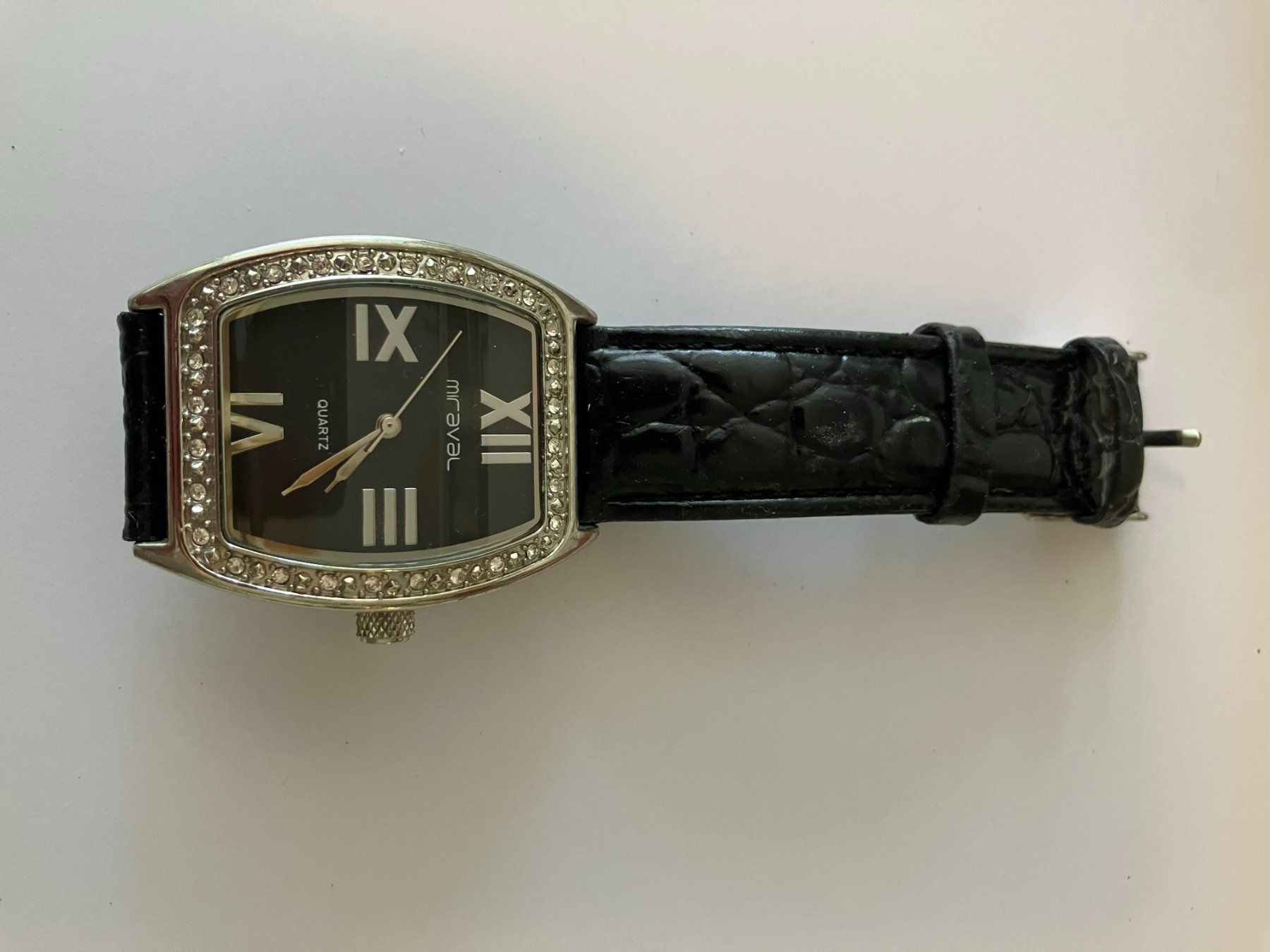 Miraval Quartz Armbanduhr mit Strass Steinen, (Gebraucht