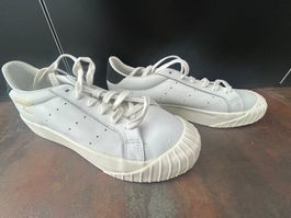 adidas classic sneaker