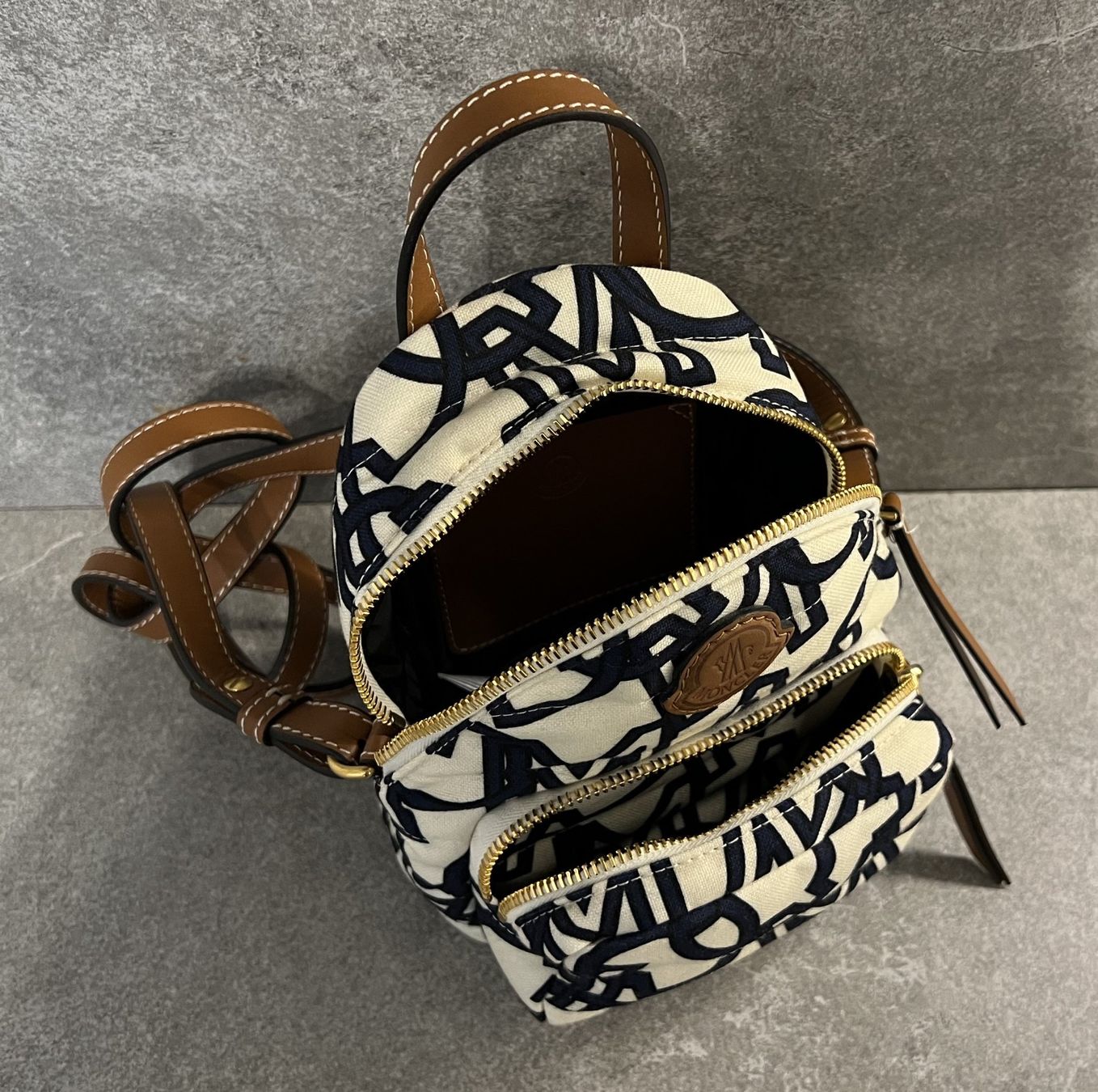 Moncler Zaini: MONCLER Rucksack Small (LIMITIERT) ... – Nuovo e nell'imballaggio originale da Klosters venduto da ClodiKL 1