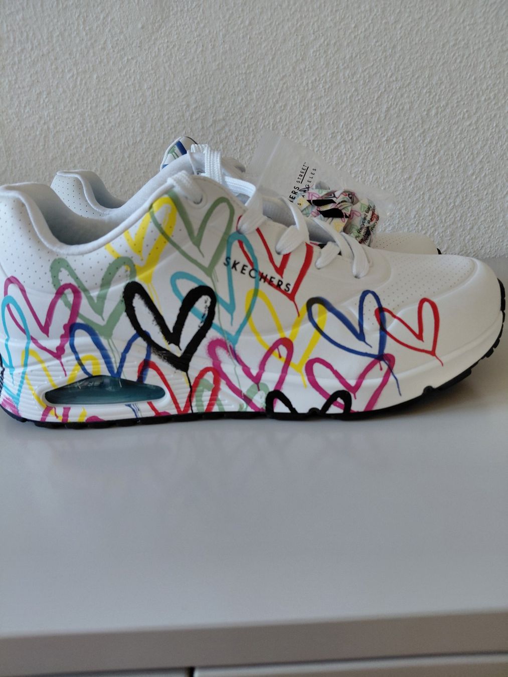 Skechers Scarpe da uomo: SKECHERS Weiss mit Herzen NEU – Nuovo e nell'imballaggio originale da Basel venduto da whi_5lxt 2