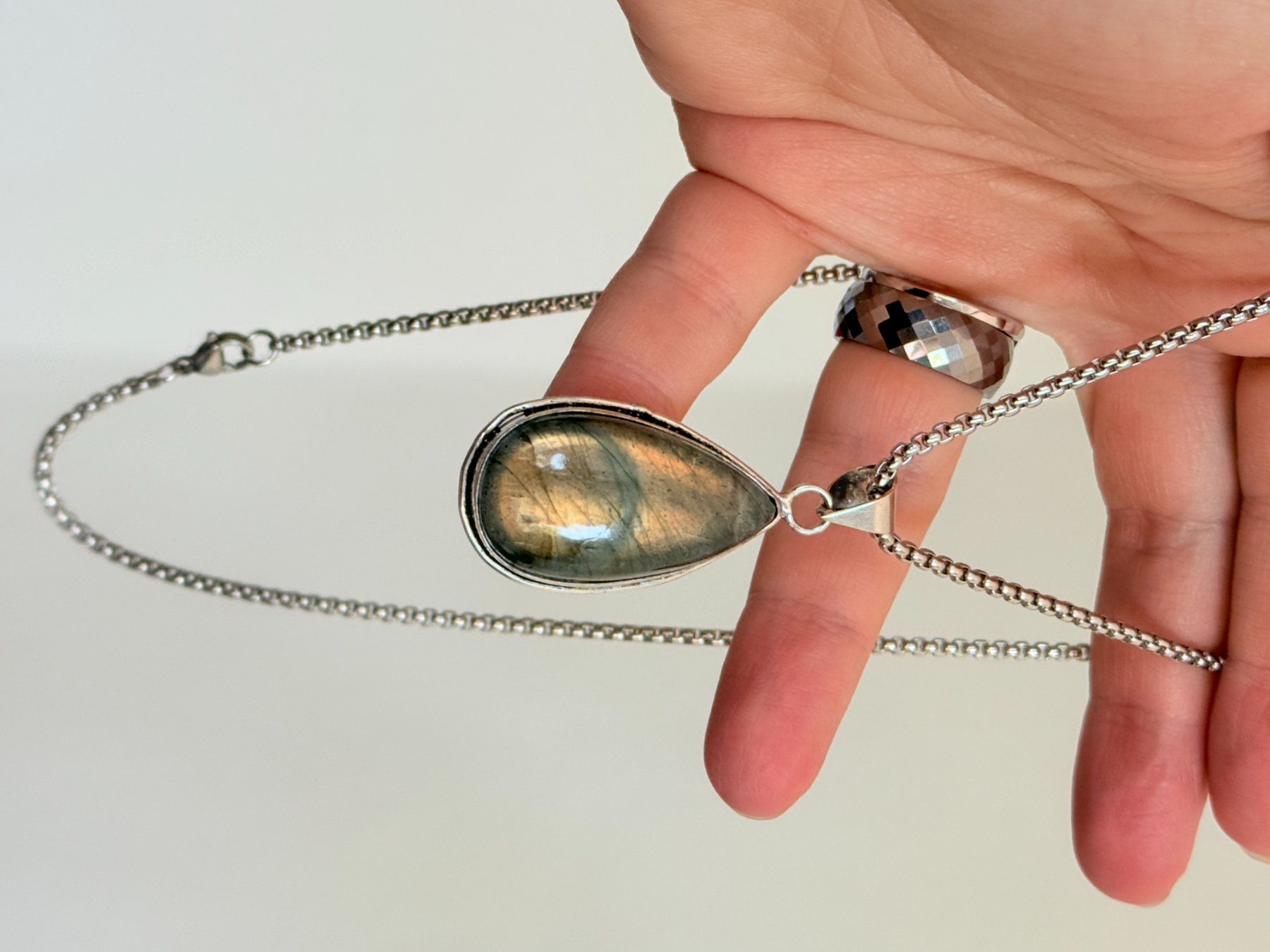 Ketten: Collier Labradorite - Élégance Naturelle ✨ – Neu und originalverpackt aus Genève von AWWA 3
