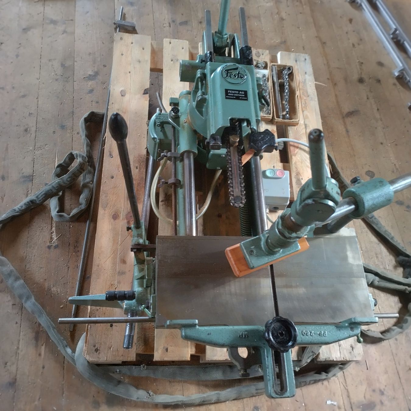 Festo Tutte le macchine: Kettenstemmer Festo – Usato da Herisau venduto da kernbo