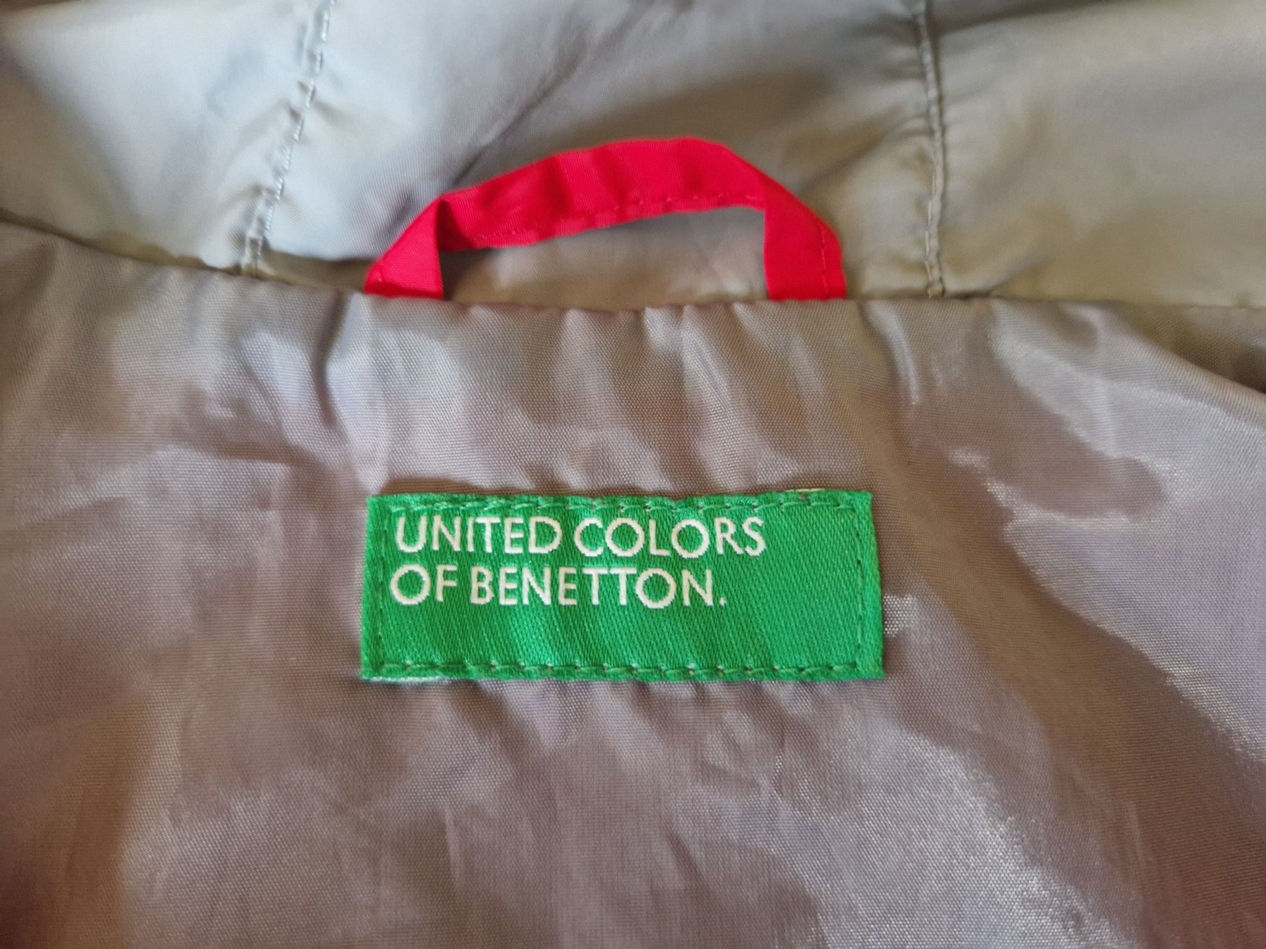 Benetton Jacken: Regenjacke Benetton 120 S rot – Gebraucht aus Giswil von monimaus08 1