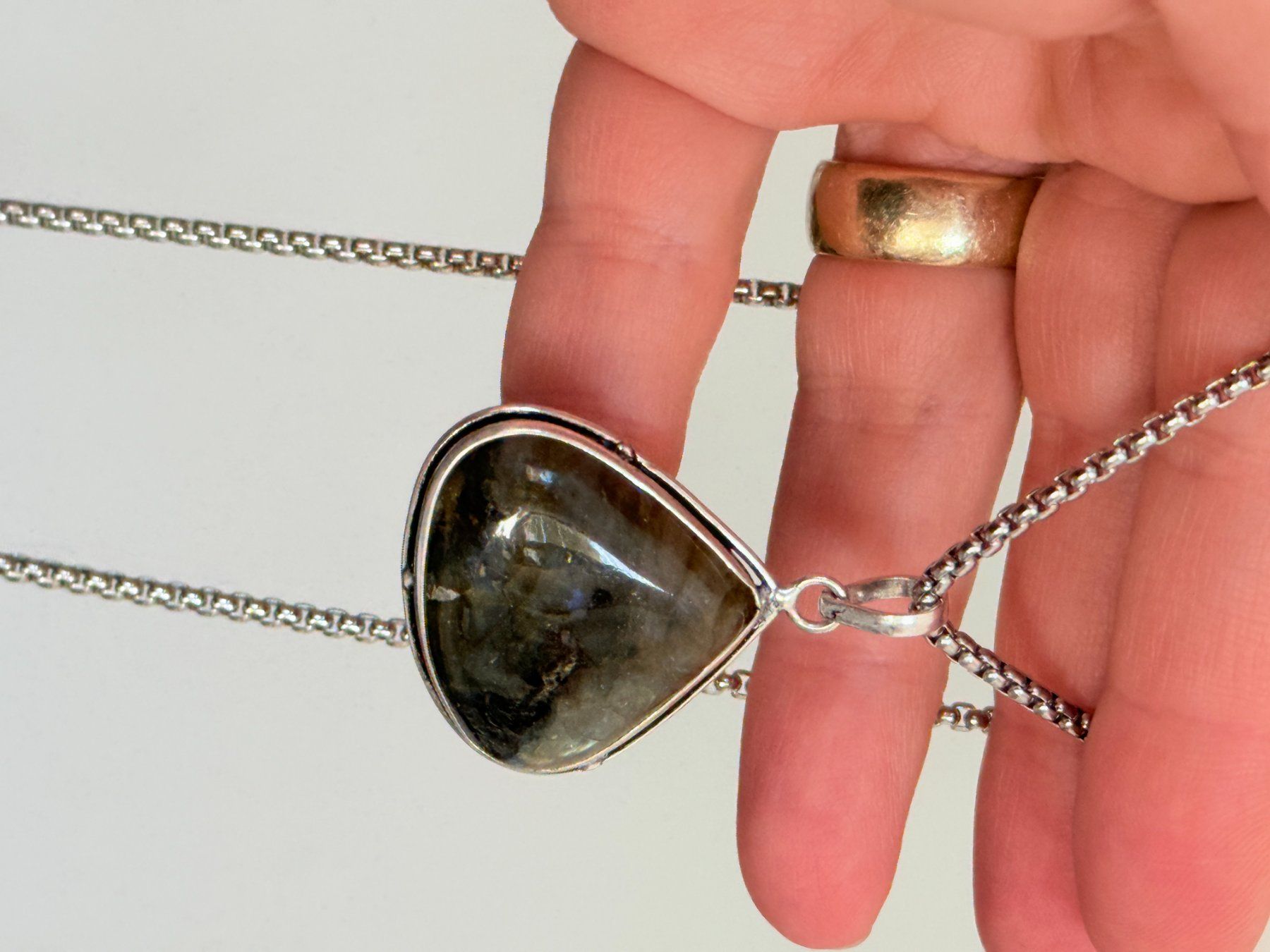 Ketten: Collier avec Labradorite – Neu und originalverpackt aus Genève von AWWA 1