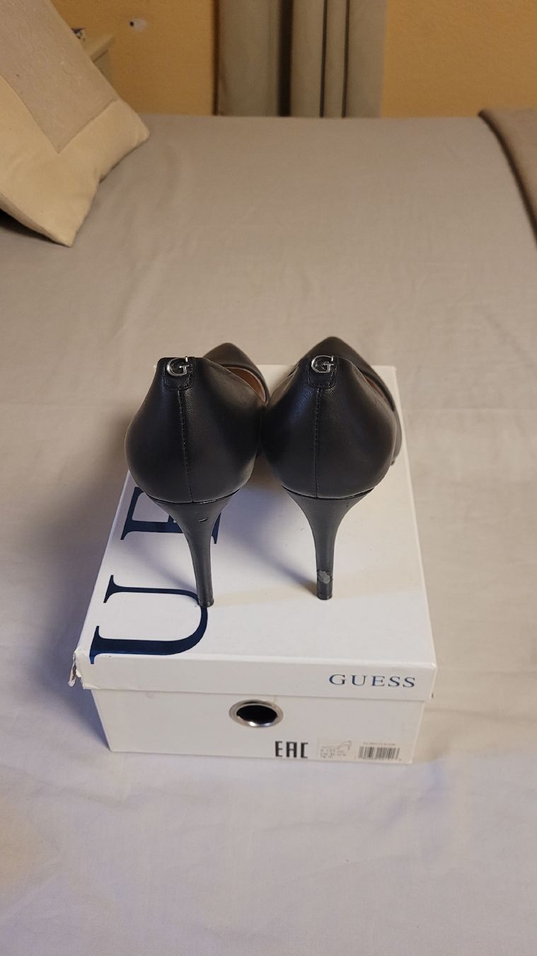 Guess Scarpe da donna: Escarpins Guess Noirs Taille 41, – Usato da collonges venduto da marlene.carlos 1
