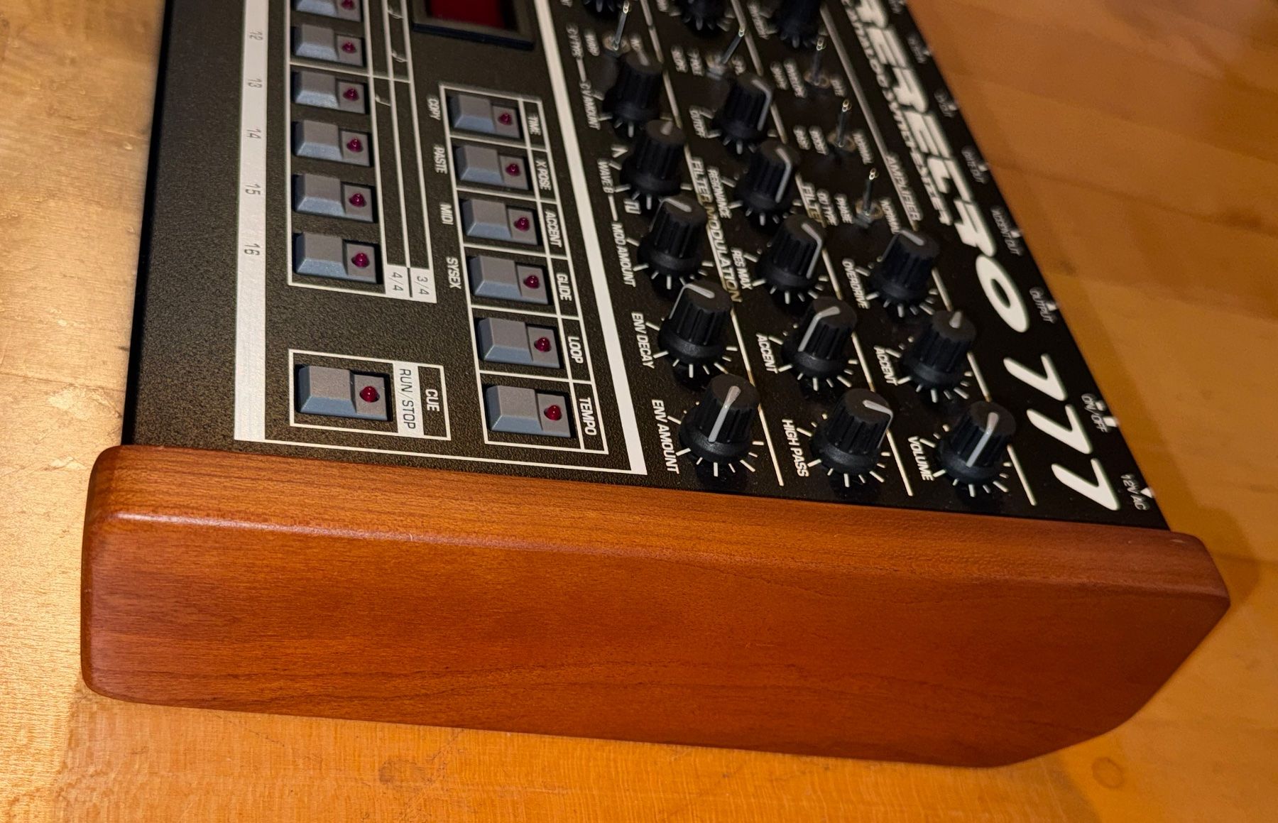 Instruments de musique: Future Retro 777 Original Version von 1997 – D'occasion à Unterengstringen par NOISE 3
