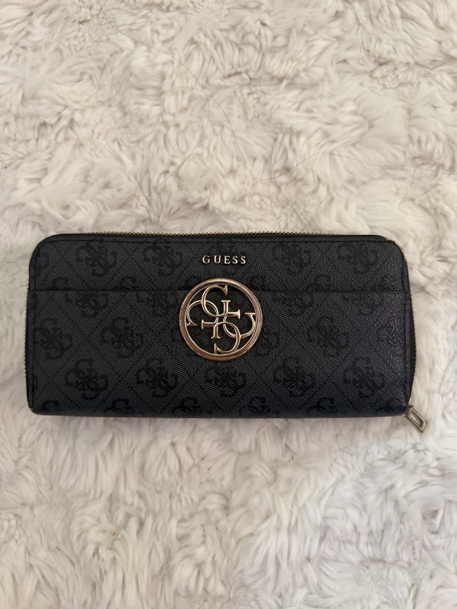 Guess Portemonnaies: Porte monnaie Guess – D'occasion à Neuchâtel par xiao_bei